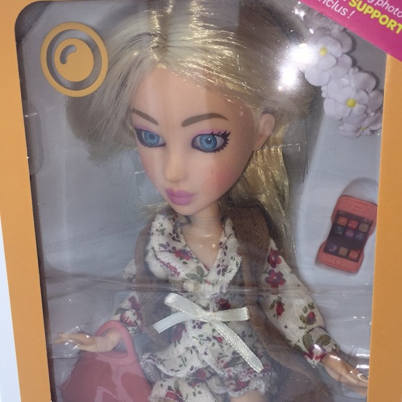 Snapstar Aspen Fashion Doll with Accessories Blonde - Picture 8 of 11